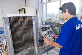 Curso técnico e Ar condicionado e Refrigeração - SENAI